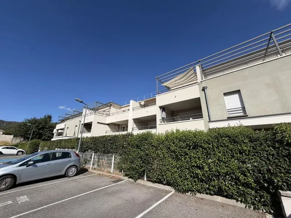 SAINT-PERAY - T3 avec garage et place de stationnement privative