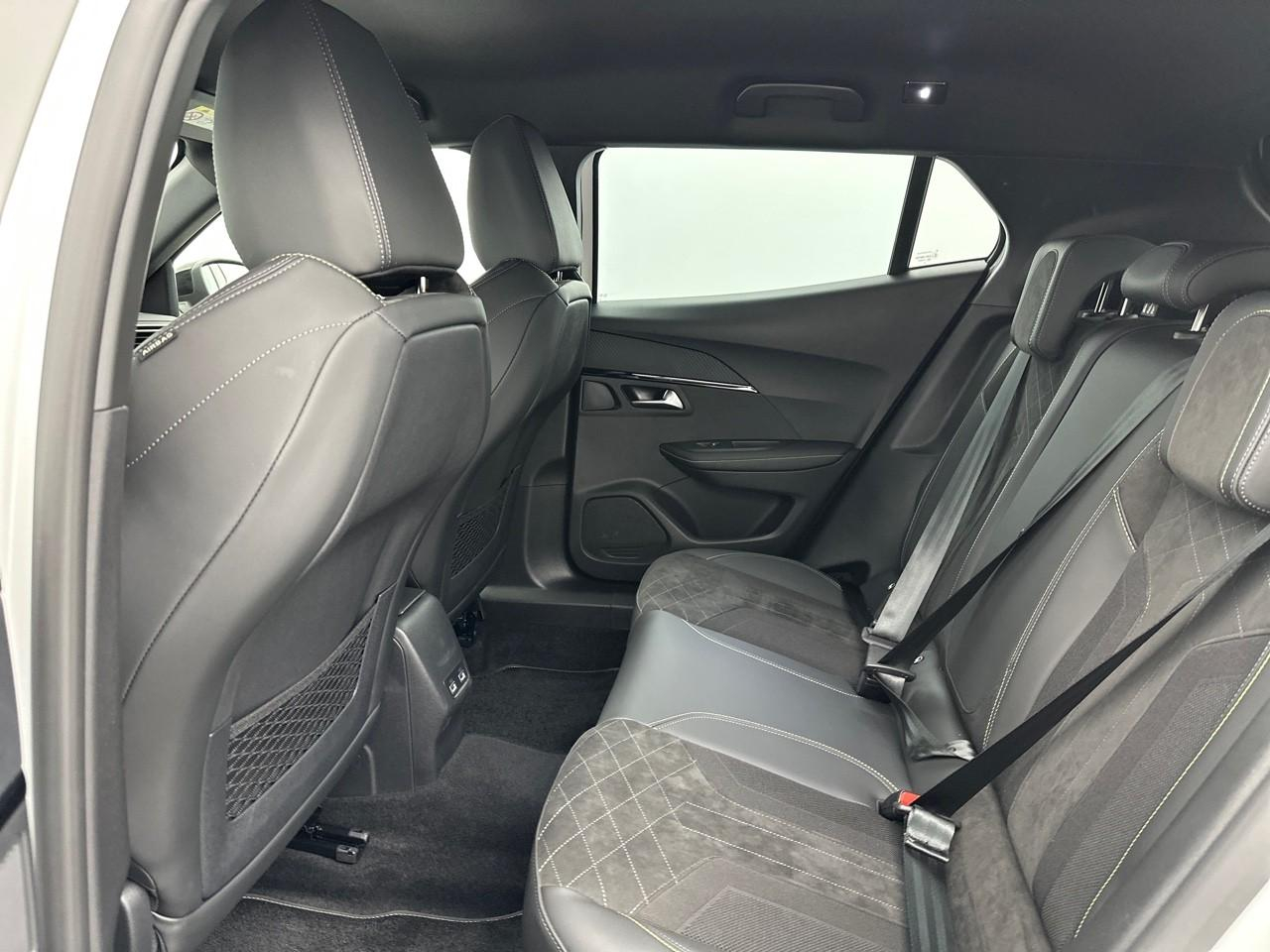 Peugeot 2008 puretech 130 s&s eat8 gt — photo 12