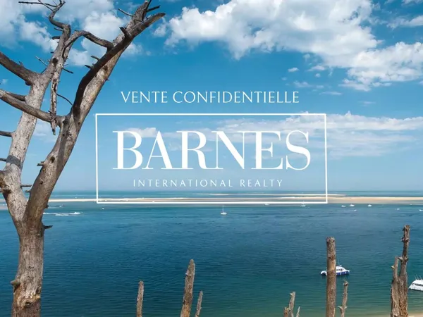 TERRAIN CONSTRUCTIBLE AVEC VUE BASSIN