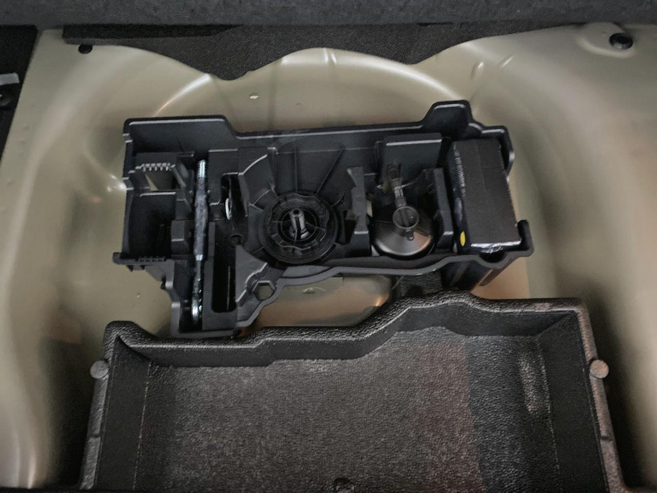 Peugeot 2008 hybrid 145 ch e-dcs6 allure — photo 16