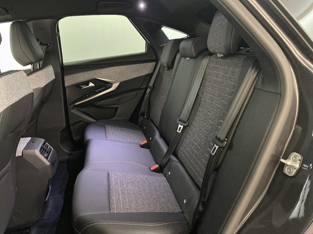 Peugeot 3008 electrique 210 ch 73 kwh allure — photo 10
