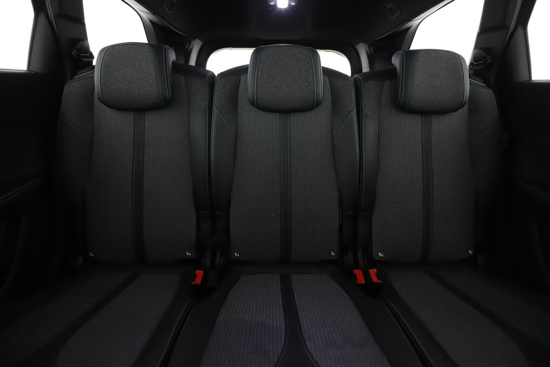 Peugeot 5008 1.2 Hybrid Allure Pack e-DCS6 — photo 14