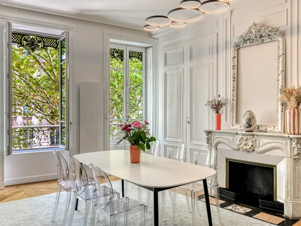 Superbe appartement de caractère entièrement rénové avec 2 c