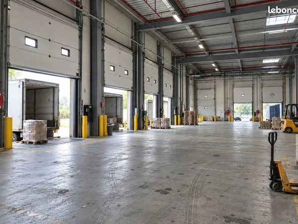 Entrepôt 10000 m² FONTENAY EN PARISIS