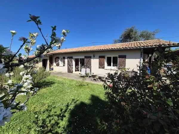 Maison de hameau avec jardin
