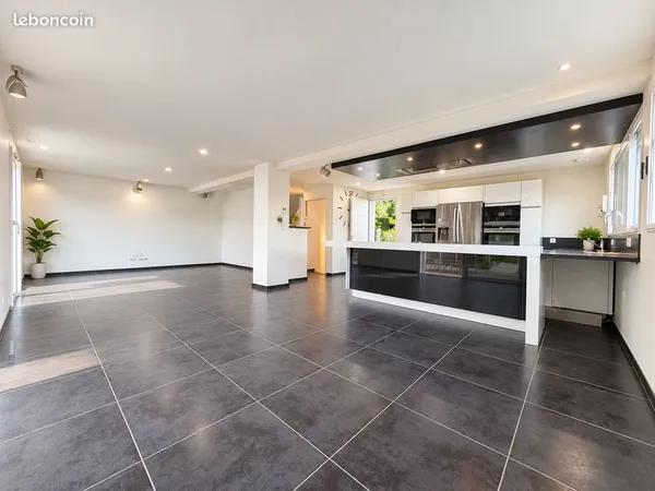 Maison 6 pièces 180 m²