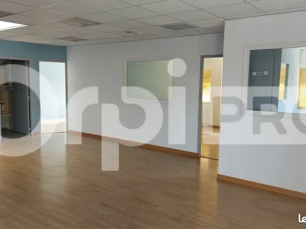 Bureau 90 m²