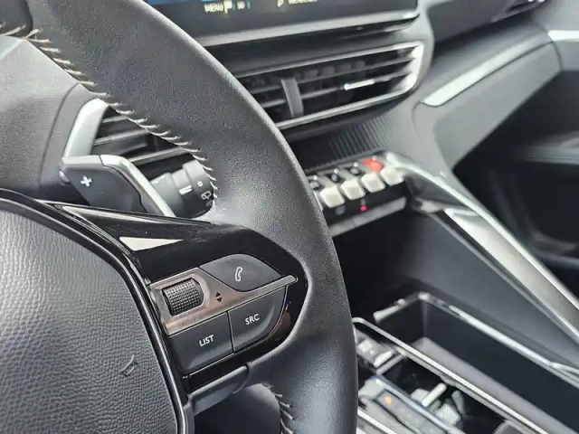 Peugeot 3008 phev hybrid 180 eat8 — photo 16