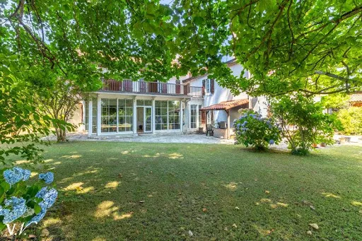 Maison 7 pièces 378 m²