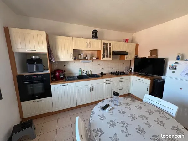 T 3 dans résidence privée