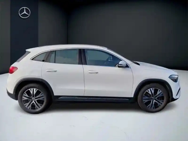 Mercedes Gla 180 progressive line — photo 35