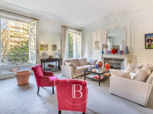 Appartement 8 pièces 234 m²
