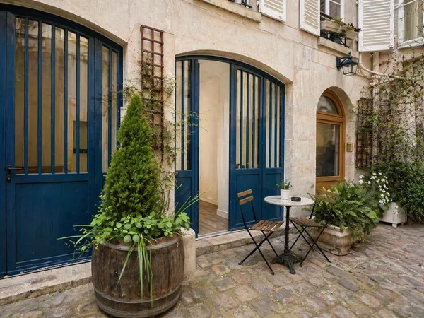 RARE - COUR CALME - EMPLACEMENT PREMIUM MONTORGUEIL