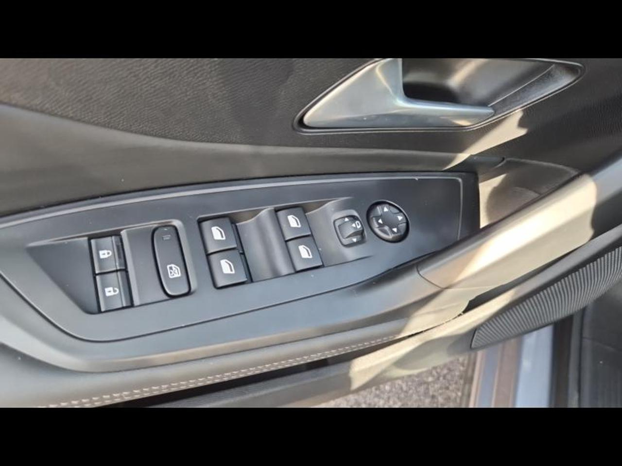 Peugeot 408 phev 225ch allure pack e-eat8 — photo 24