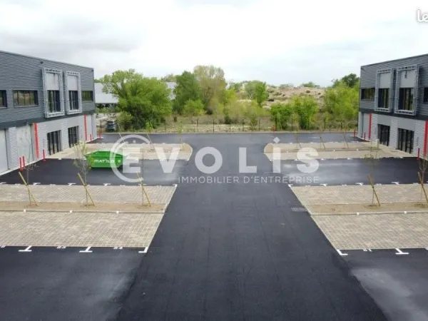Local d'activité 618 m²