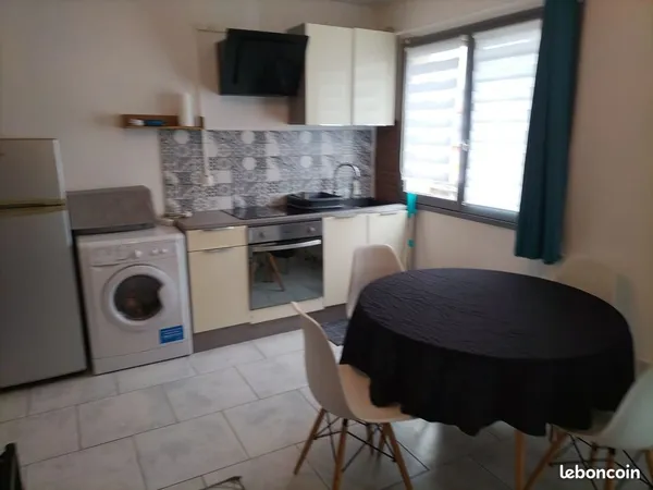 Beau studio meublé