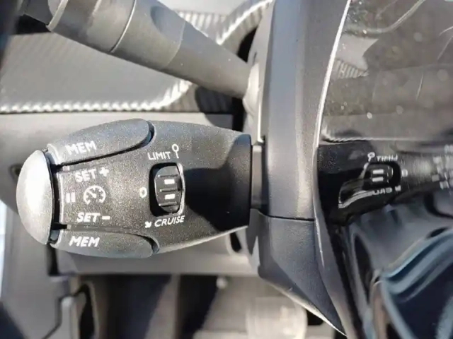 Peugeot 2008 hybrid 110 e-dcs6 — photo 19