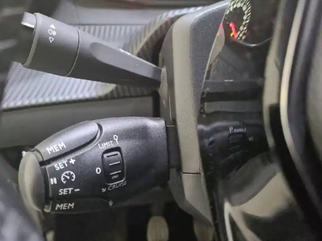 Peugeot 208 puretech 100 s&amp;s bvm6 — photo 27