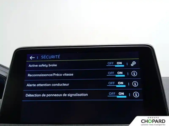 Peugeot 3008 hybrid 225 e-eat8 — photo 15