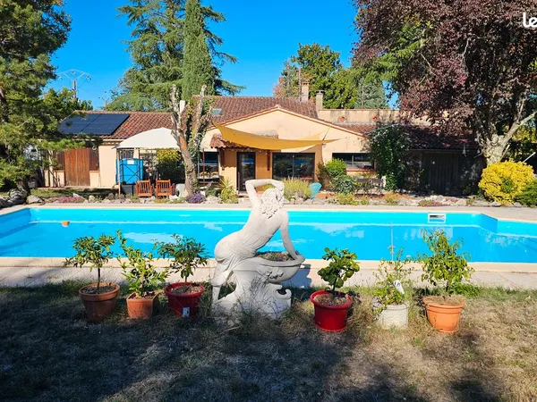 Agréable maison 180 m, piscine, sur 3000 m2 de terrain arboré et constructible
