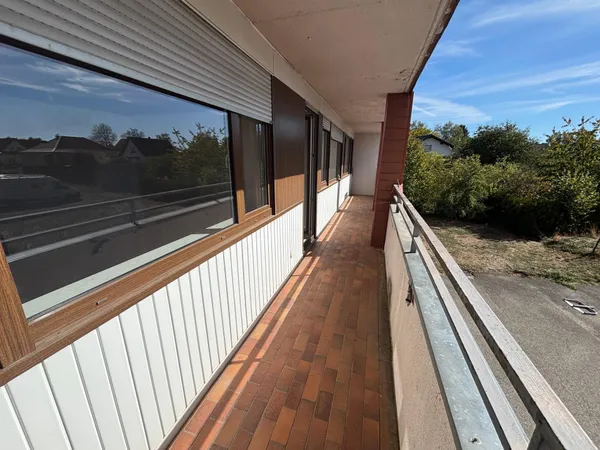 grand appartement 109 m2 au 1er étage avec garage et cave.