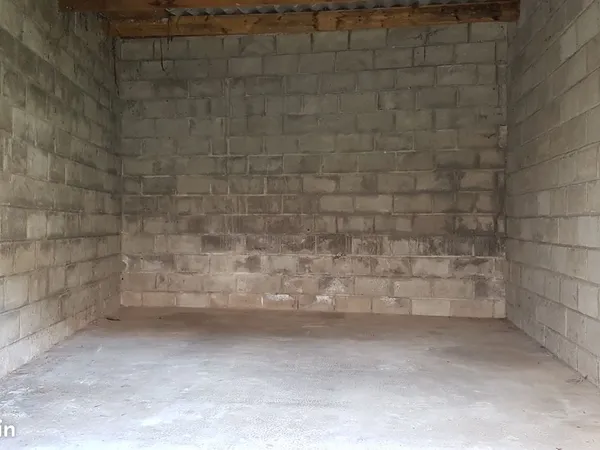 GARAGE / GARDE MEUBLES - 23m2, volume = 65m3, hypercentre . Idéal aussi MOTOS VELOS...