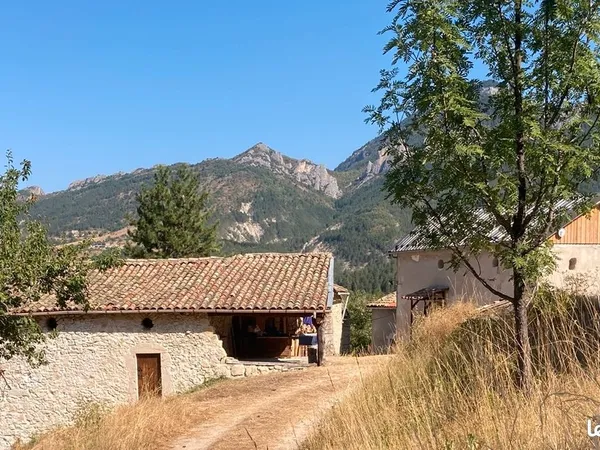 Ferme / Hameau à RENOVER en Drôme