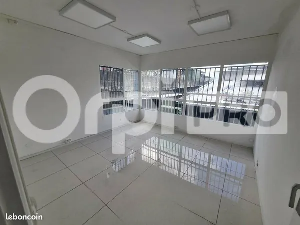 Bureau 85 m²