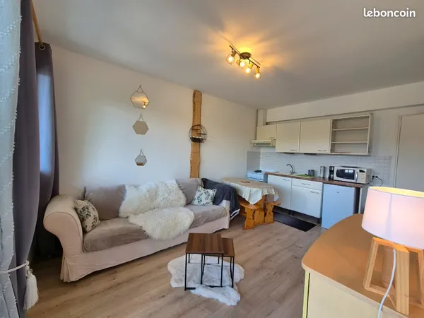 A louer appartement F1 avec balcon-terrasse sur Murol