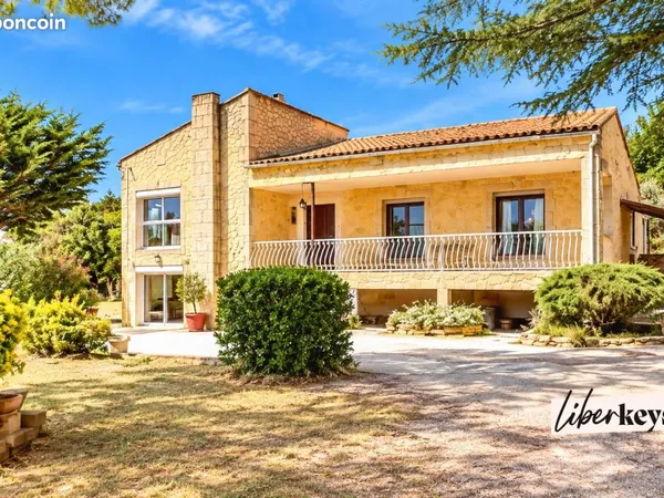 Maison 8 pièces 220 m²
