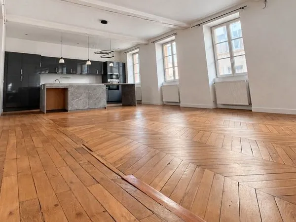 Lyon 1er, 90 m2 avec le charme de l'ancien