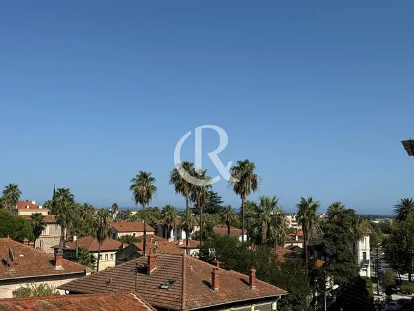 HYERES CENTRE - T3 IMMEUBLE BOURGEOIS