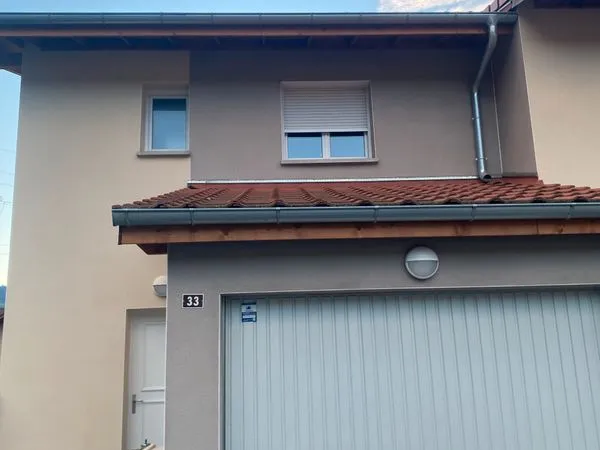 Maison avec jardin et vue sur la montagne