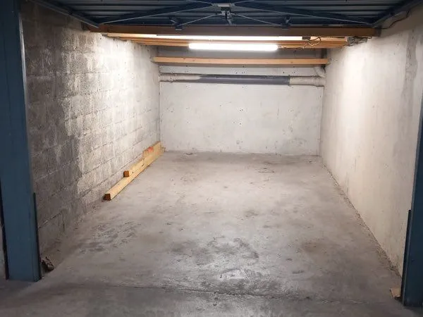 Garage 15 m2 près du centre hélio marin