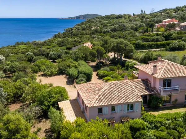 Porto-Vecchio Villa avec accès plage à pied et vue mer pan