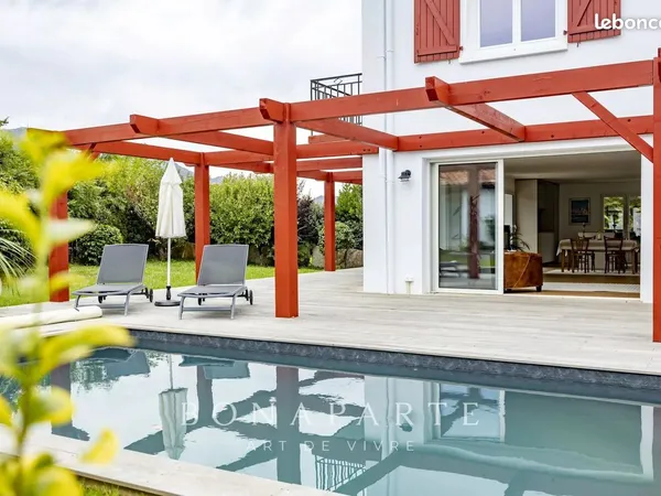 Propriété 9 pièces 220 m²