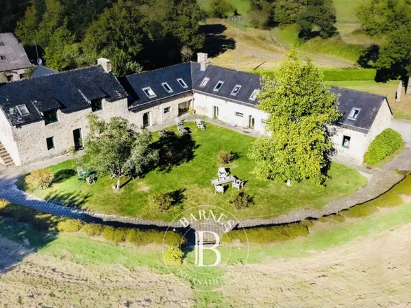CENTRE MORBIHAN - MANOIR XVIIIème et dependances avec 7 hectares