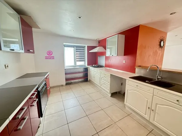 CHANAS !! Maison de ville 115 m2 habitables environ, 3 chamb