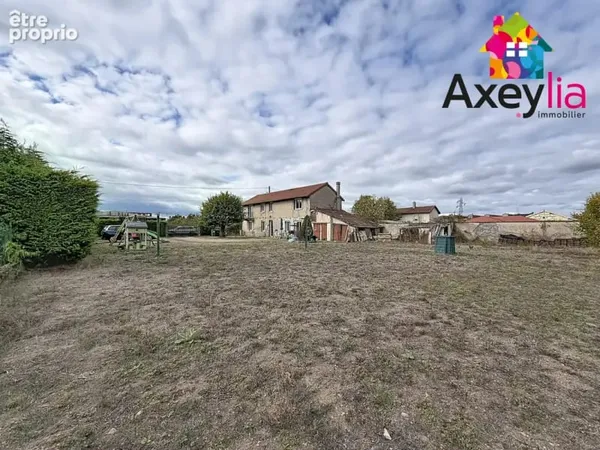 A vendre - feurs - maison individuelle rénovée 4 chambres terrain 1 200 m2 dépendances