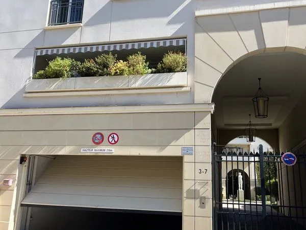 Location parking Moto Issy-les-Moulineaux