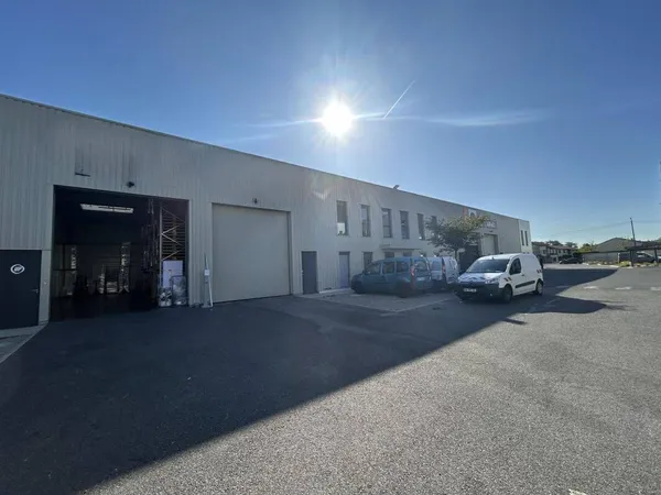 Local d'activité 3 pièces 325 m²
