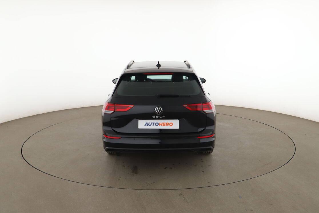 Volkswagen Golf VIII SW 1.0 TSI OPF BV6 — photo 4