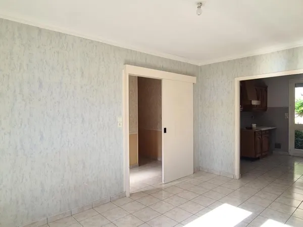Maison Clisson 5 P . 3 Chs . Bureau . 81.29 M² . T 377 M² . Terrasse . Garage