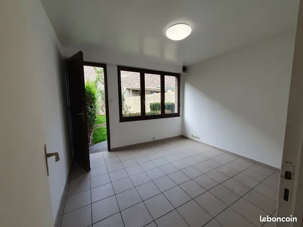 Local professionnel 48 m² avec bureaux, atelier et jardin - Lomme (59160)