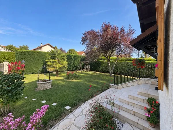 Maison individuelle - 4 chambres - jardin piscinable