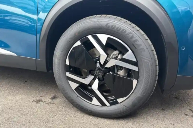 Peugeot 2008 electrique 54 kwh 156 ch — photo 32