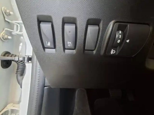 Renault Twingo iii e-tech — photo 13