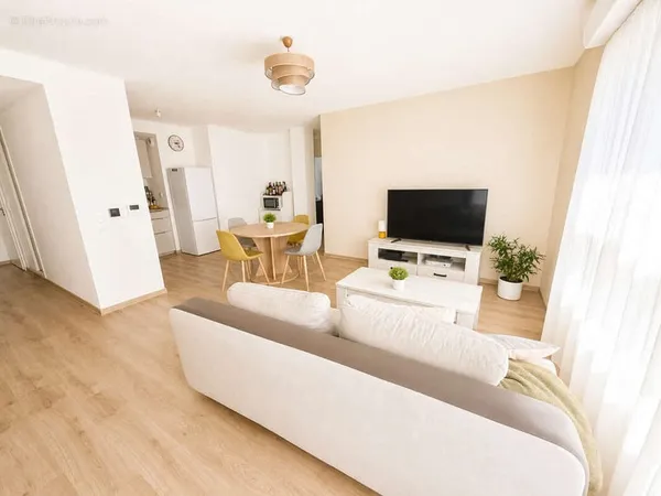 OSTWALD (67540) Appartement 4 pièces avec terrasse et deux stationnements en sous-sol.