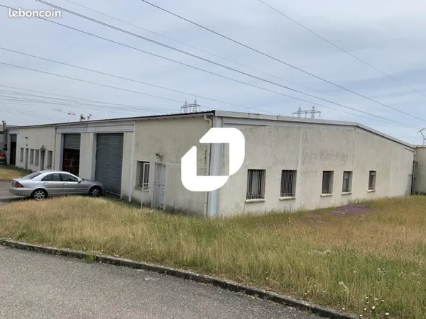 Local d'activité 892 m²