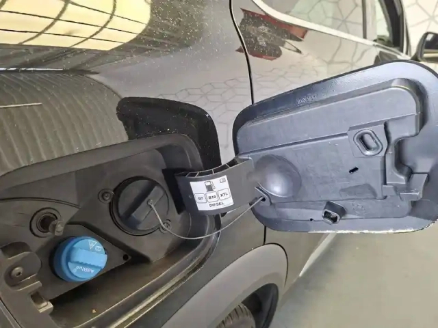 Renault Captur blue dci 115 edc — photo 39
